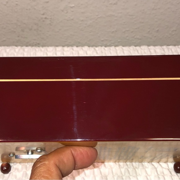 ANTIQUE GONE WITH THE WIND MUSIC BOX 7”3/4” X 6” X 2 1/2 Plays perfectly $ 50.00 - Picture 9 of 10